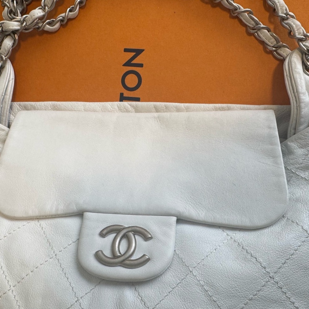 Chanel White Leather Rare Runway Archived Shoulder Bag w/Silver Hardware - Picture 9 of 17